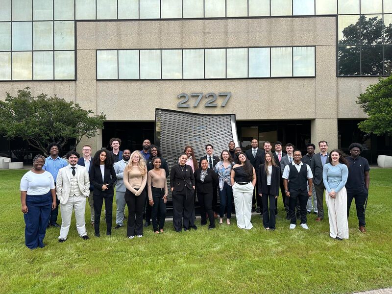 5 Pillar Solutions team in front of their Dallas office